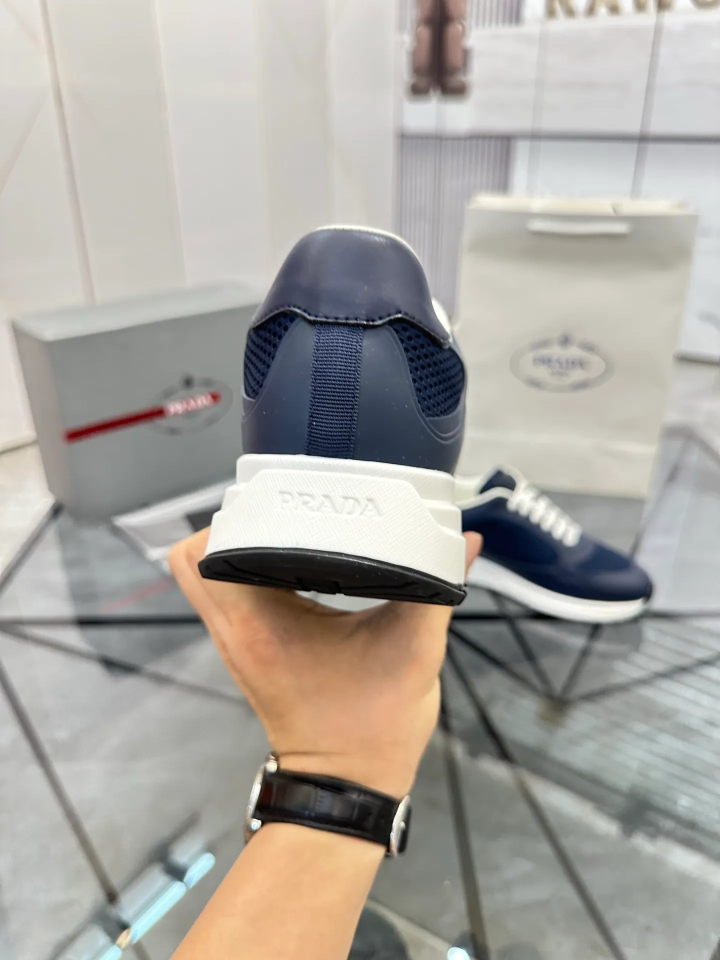 Men's shoes for sale 💰: 💰P600¥ High-end top quality Product trademark: Prada *"Prada*" low-top casual shoes Regular size: 38-45 (can be customized to 46) Product materials: Upper imported glue splicing original material, breathable lining, cowhide foot pads, original outsole. Number: 832